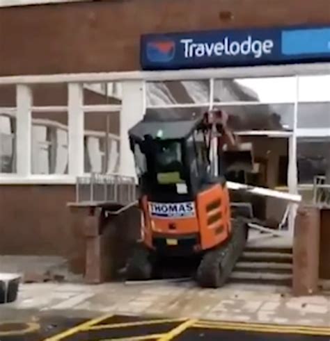 travelodge digger driver